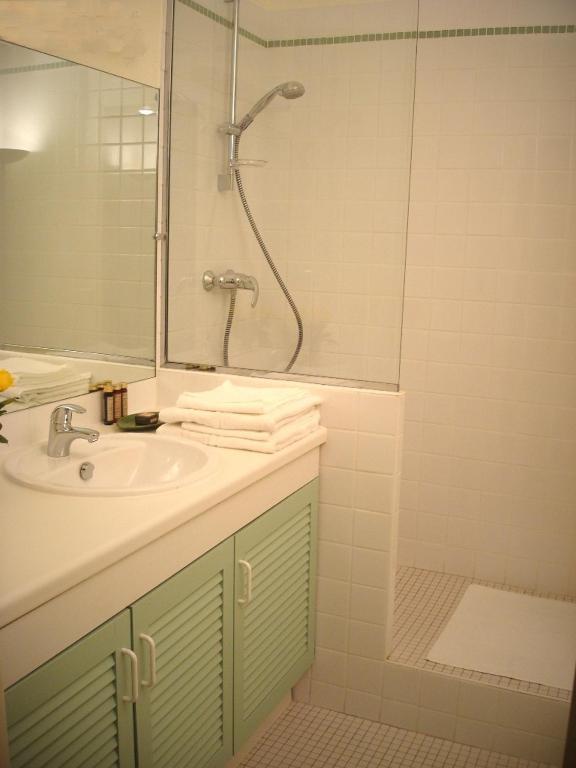 Residence Les Grands Pins Greoux-les-Bains Ruang foto