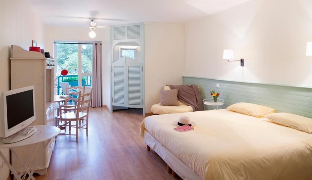 Residence Les Grands Pins Greoux-les-Bains Ruang foto